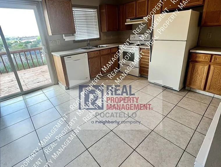 1247 Holman Ave — Photo 6