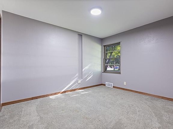 5th image of 203 Lexington St