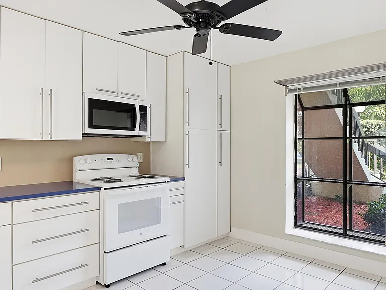 3242 Perimeter Dr — Photo 5