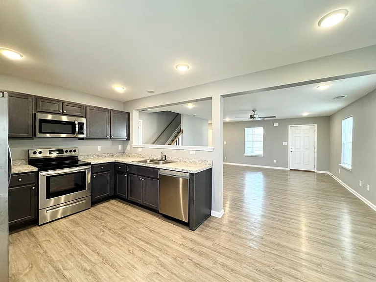 8077 Driftwood Loop — Photo 13