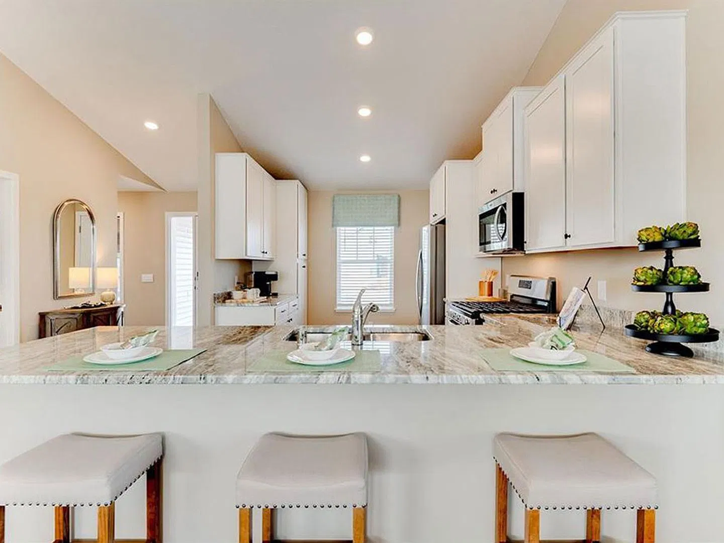 Large New Construction Home Never Before Rented, Primary Suite, Fireplace, 3-Car Garage, Family R... — Photo 4