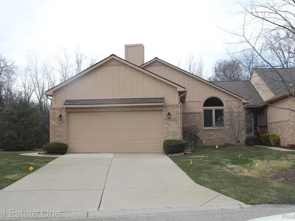 21570 River Ridge Ct, Farmington, MI 48335