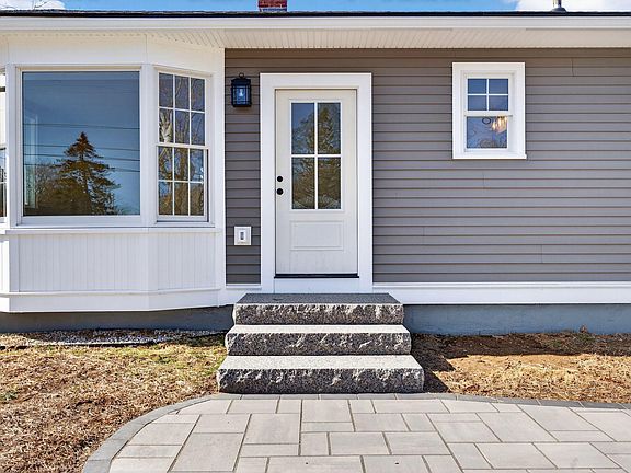 3rd image of 2 Labonte Avenue E