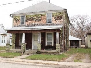 227 3rd St, Charleston, IL 61920