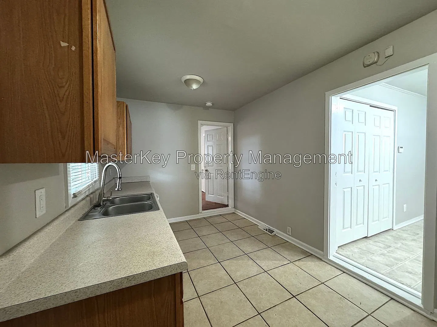 3 bed, 1.0 bath, 1046 sqft, $1,500 — Photo 3
