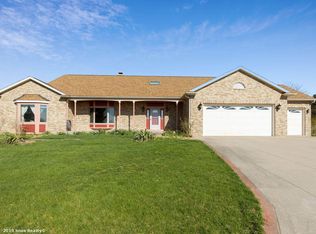 1395 Summit View Ln, Cedar Rapids, IA 52403