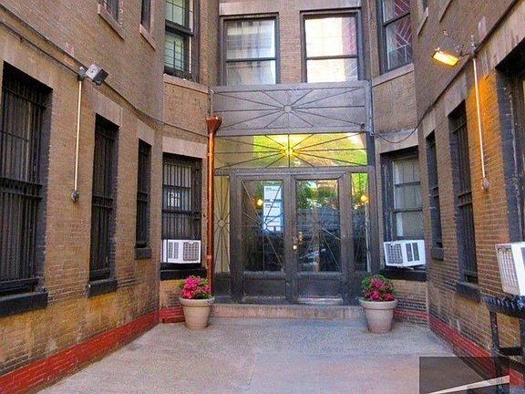 5th image of 3117 Broadway APT 3