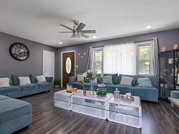 4th image of 320 Dawn Ave