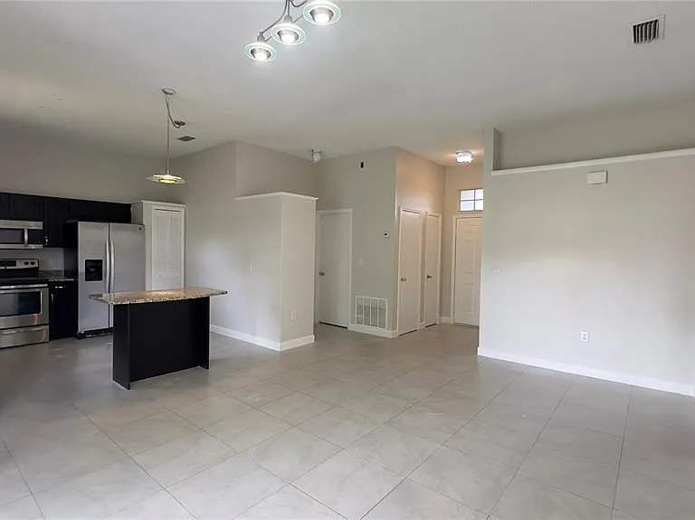 11836 Shotgate Ct — Photo 7
