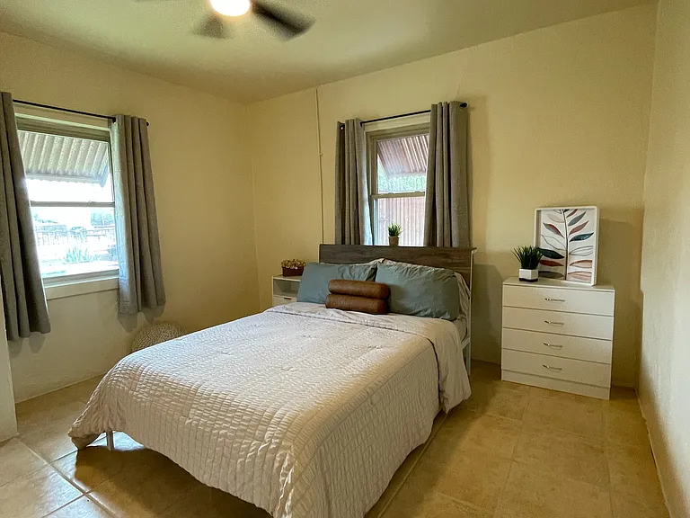 1426 W Delaware St #1 — Photo 10