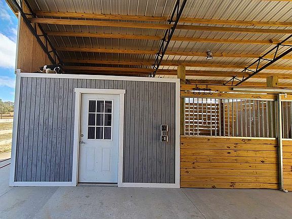 Separate feed room