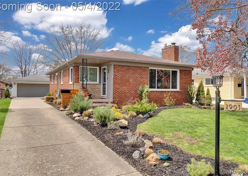 1st image of 2903 Elmhurst Ave