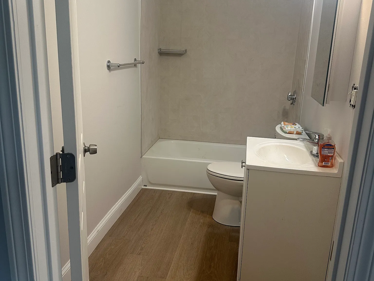 3 bed, 1100 sqft, $2,000 — Photo 2