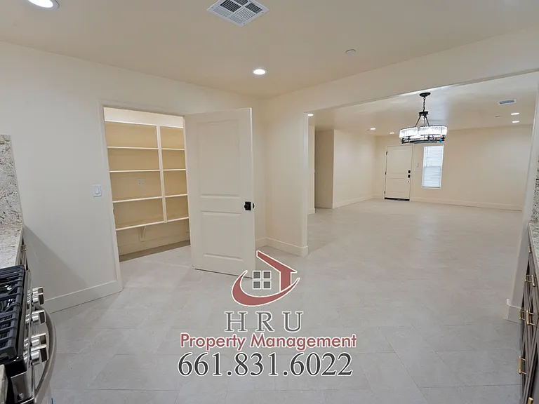1821 Lacey St — Photo 15