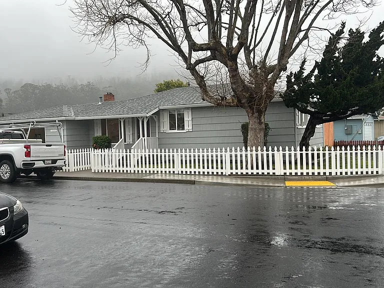 Flores Dr — Photo 9