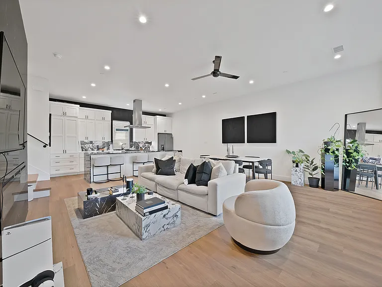 2139 Mail Ave #102 — Photo 4