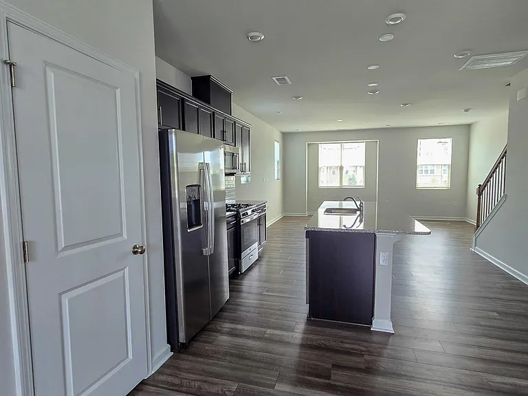 2431 Kasota Ln — Photo 14