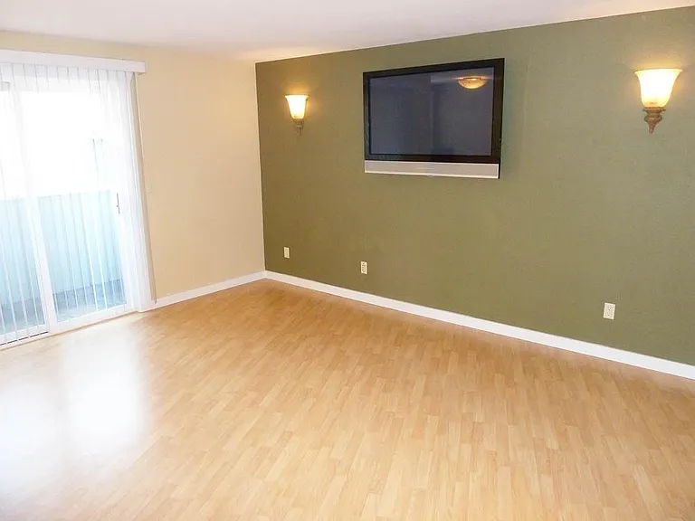 50" Flatcreen TV, Balcony off Living