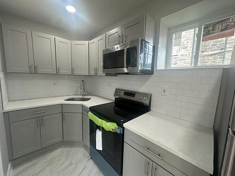 806 N 64th St — Photo 39