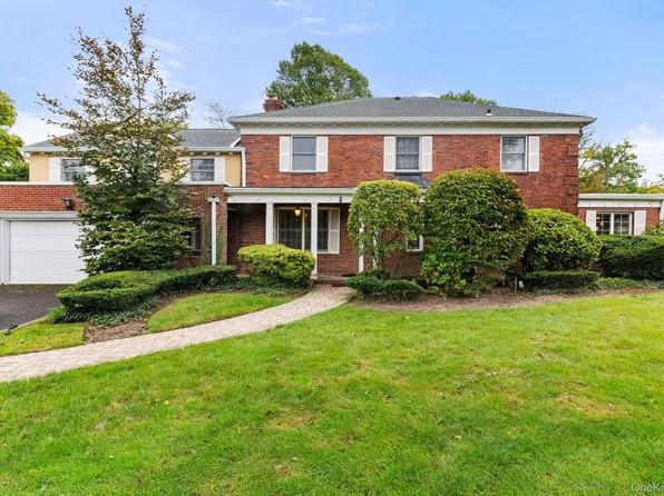 8 Keewaydin Road, Lawrence, NY 11559
