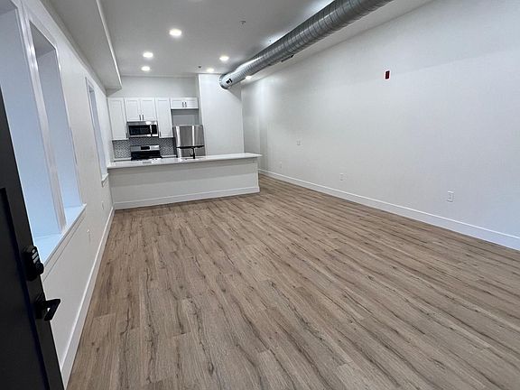 2nd image of 1500 Dickinson St #1