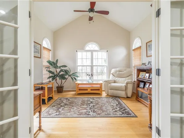 4492 Lochurst Dr, Pfafftown, NC 27040