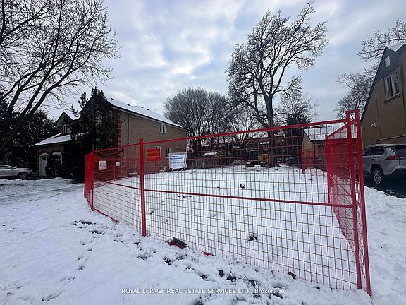 3rd image of 226 Martin Grove Rd