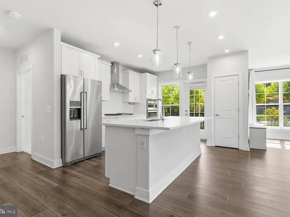 102 Saint Ives Pl, Oxon Hill, MD 20745