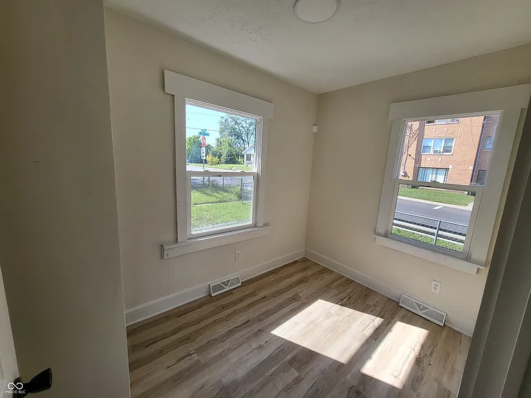 2462 Main St — Photo 10