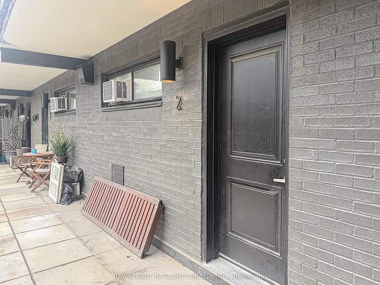 678 Queen St E #2 — Photo 8