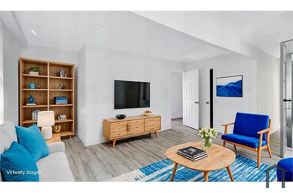 Building Photo - 2737 Stuart Dr #2