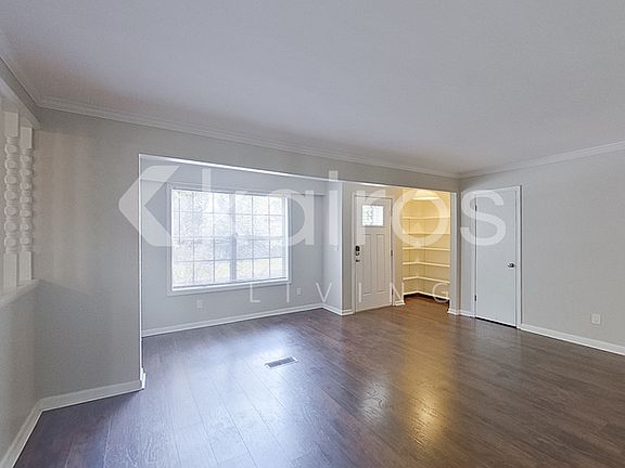 4th image of 2017 Thunderbird St NW