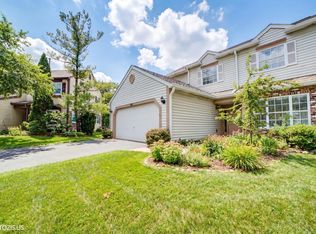 526 Ascot Ln, Streamwood, IL