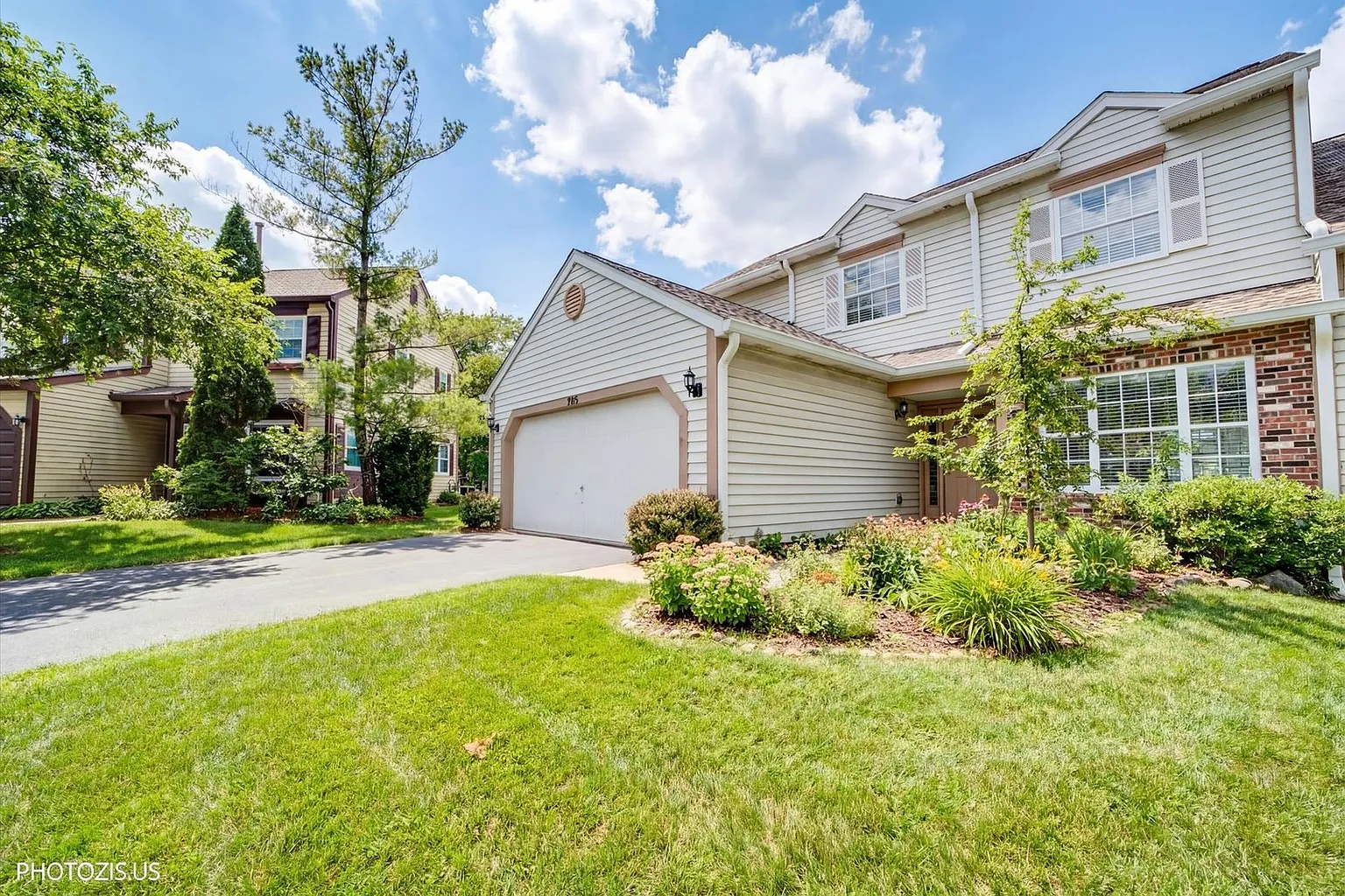 526 Ascot Ln photo 1