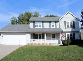 1219 Riverton Dr, Mukwonago, WI 53149