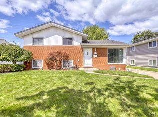9432 Mueller St, Taylor, MI 48180