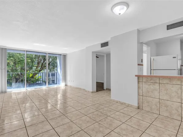 210 Fontainebleau Blvd APT 210, Miami, FL 33172