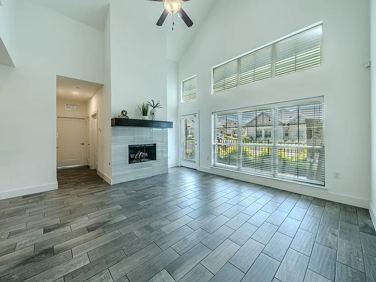 4050 Pequin Dr — Photo 6