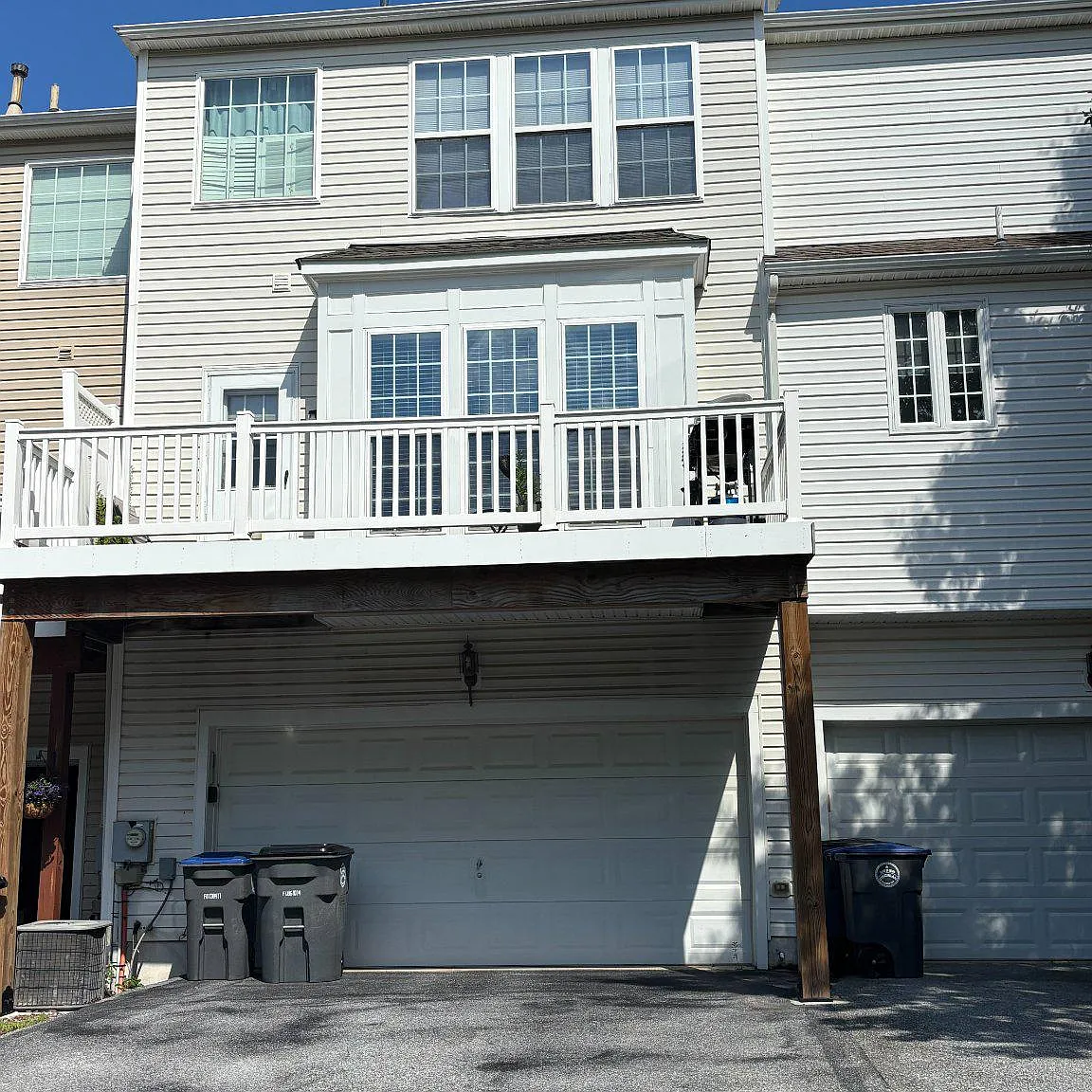3 bed, 2.5 bath, 1624 sqft, $2,900 — Photo 2