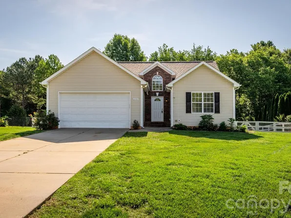 235 Kendra Dr, Mooresville, NC 28117