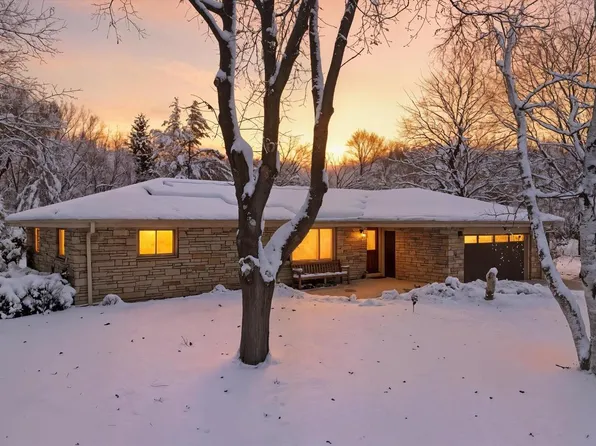 1420 West Larkspur LANE, River Hills, WI 53217