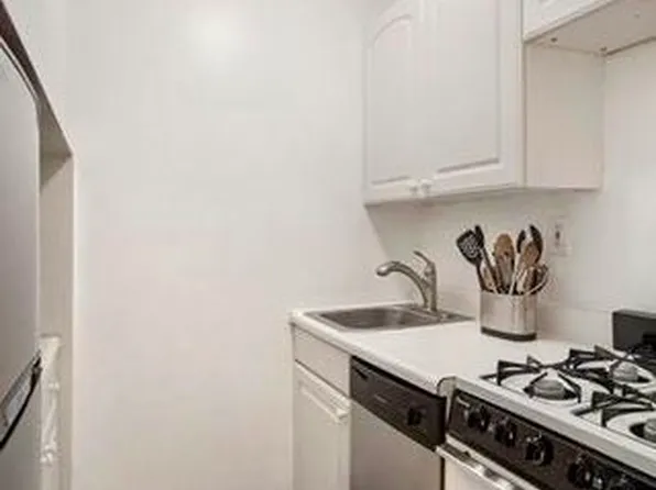 310 East 23rd Street 2B image 3 of 7