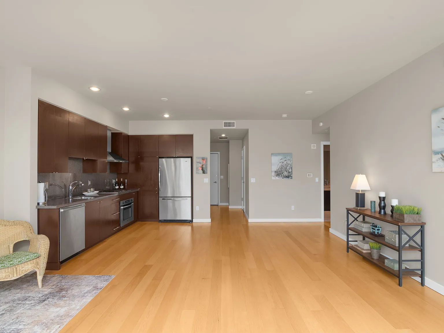 1 bed, 820 sqft, $2,200 — Photo 3