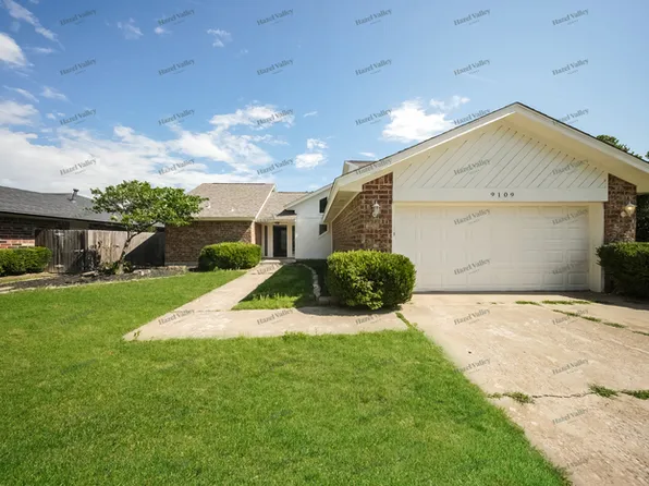 9109 Oak Cliff Dr, Midwest City, OK 73130