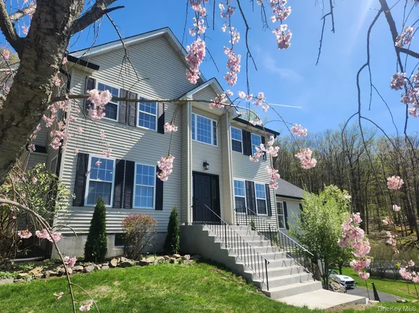 41 Hickory Road, Sloatsburg, NY 10974