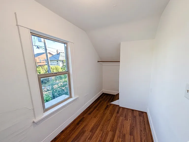 1023 NE Webster St — Photo 8