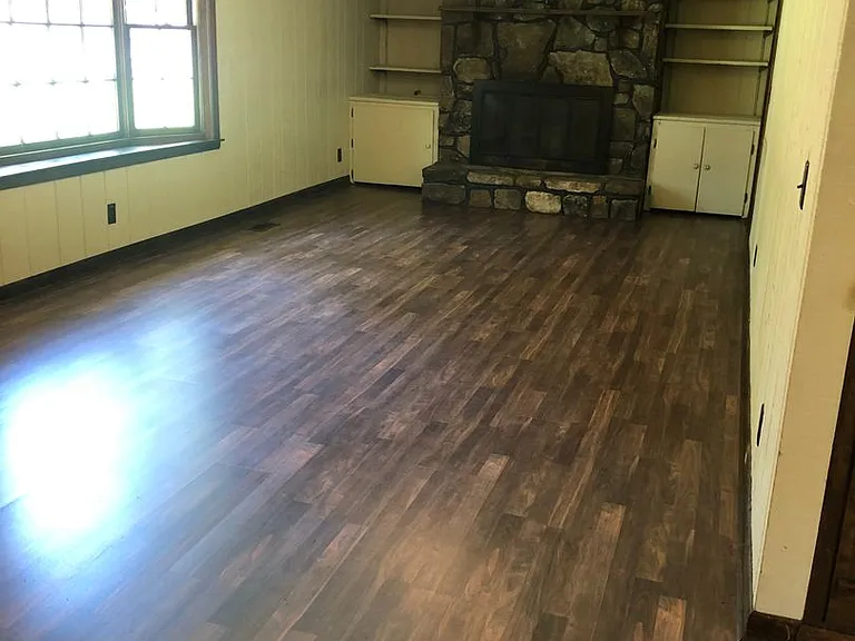 880 Locke Dr — Photo 2