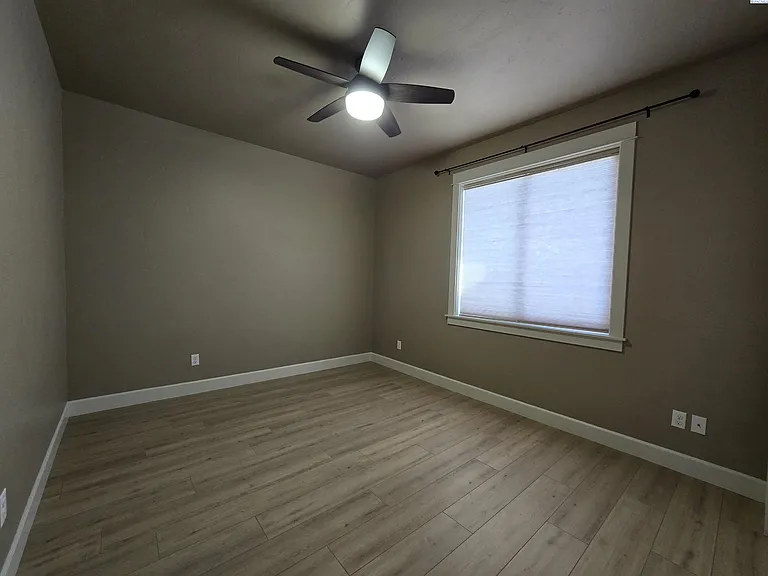 2914 Karlee Dr — Photo 31