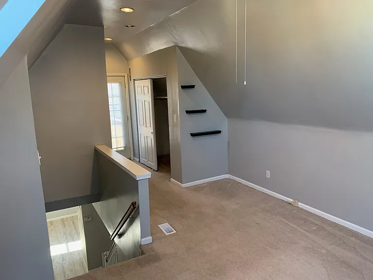 7635 Jefferson St — Photo 11