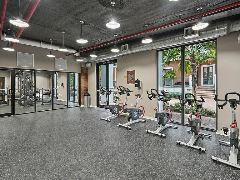 24/7 fitness center with spin room